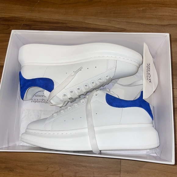 Alexander McQueen - Picture 2 of 4